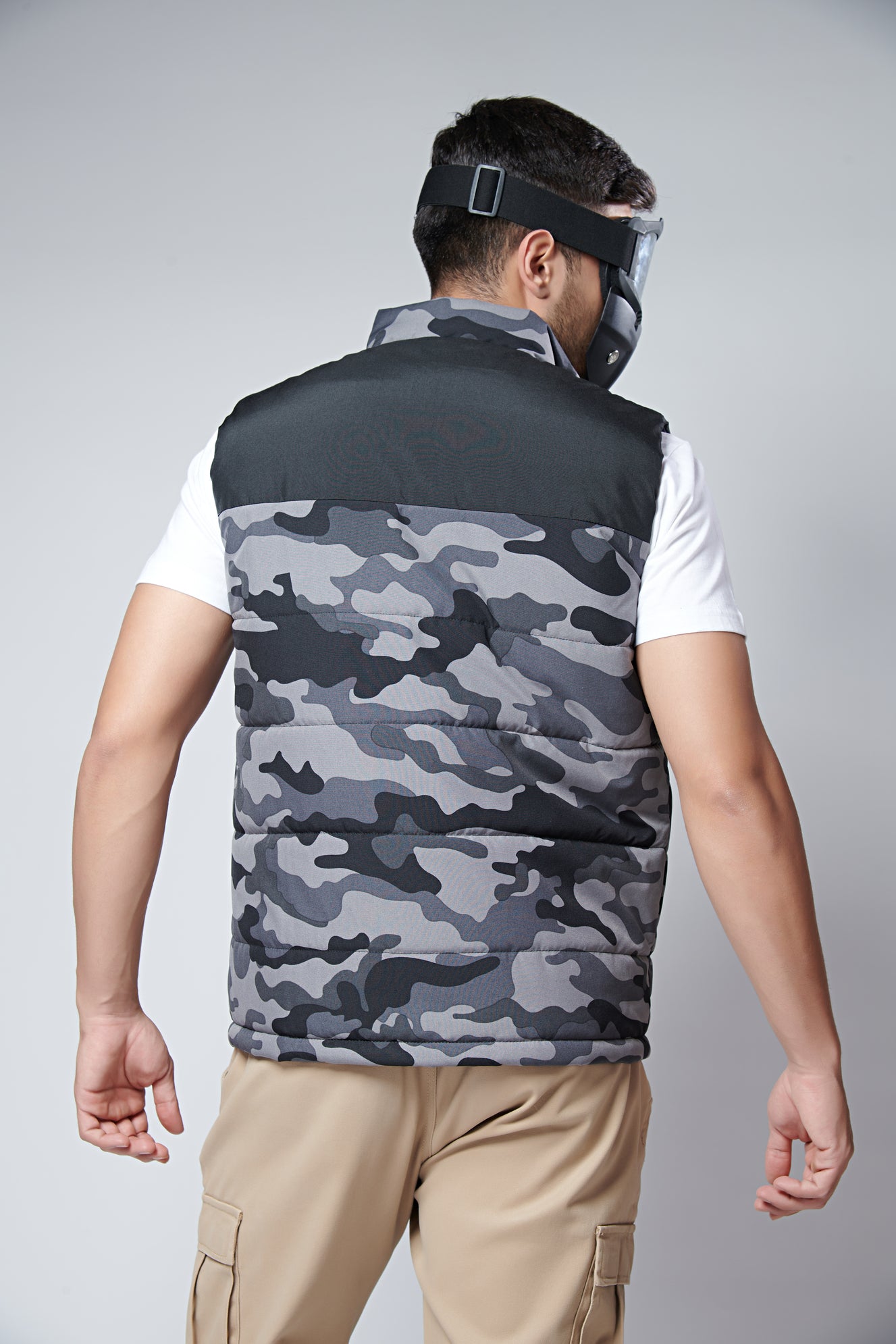 Polyester Gray Mens Grey Sleeveless Cargo Jacket, Size: Large at Rs  1325/piece in Ludhiana